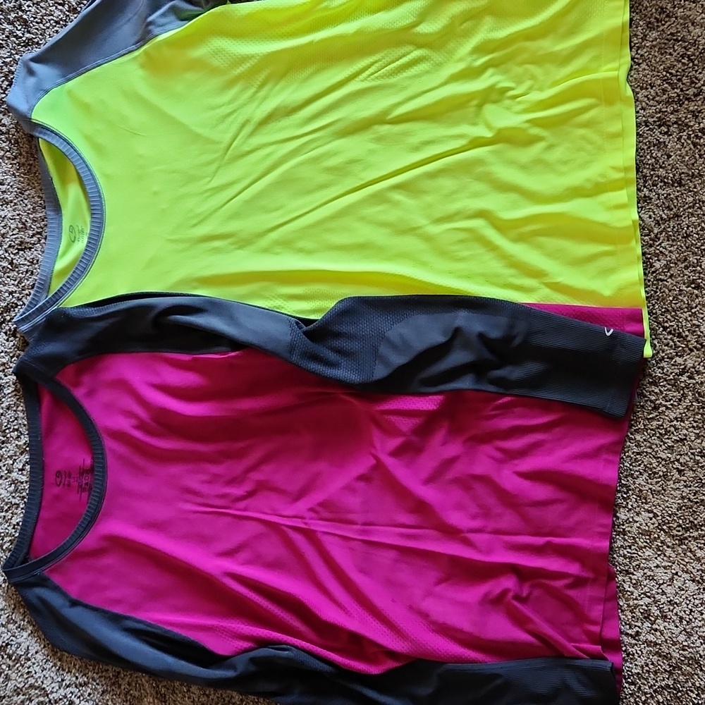 🌿Lot Of 2 Exercise tops By Champion🌿